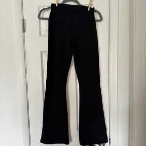 ALO Airbrush High-Waist Bootcut Legging